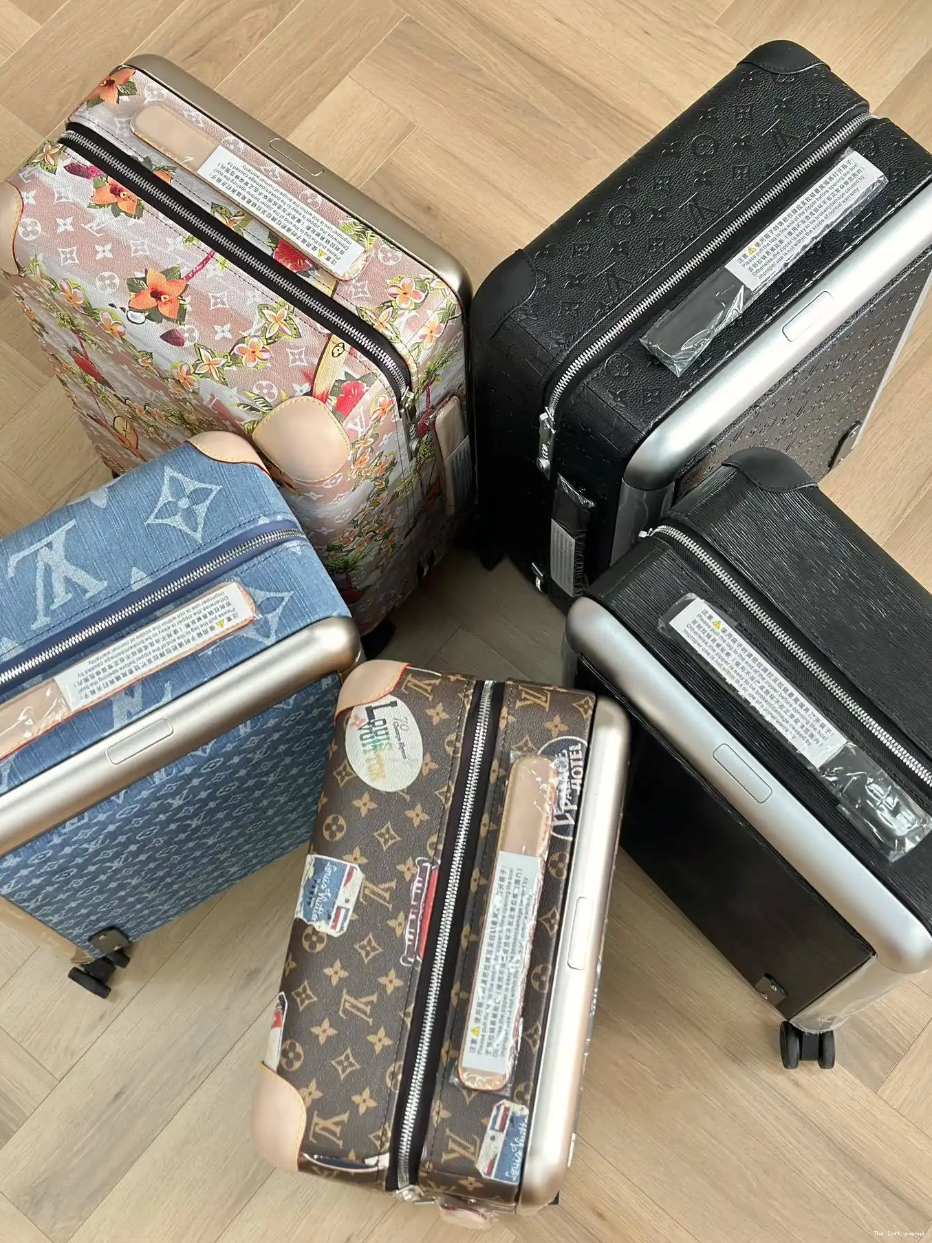 CABIN MONOGRAM CUSTOM 55 HORIZON SUITCASE EMBOSSED 37L 0510